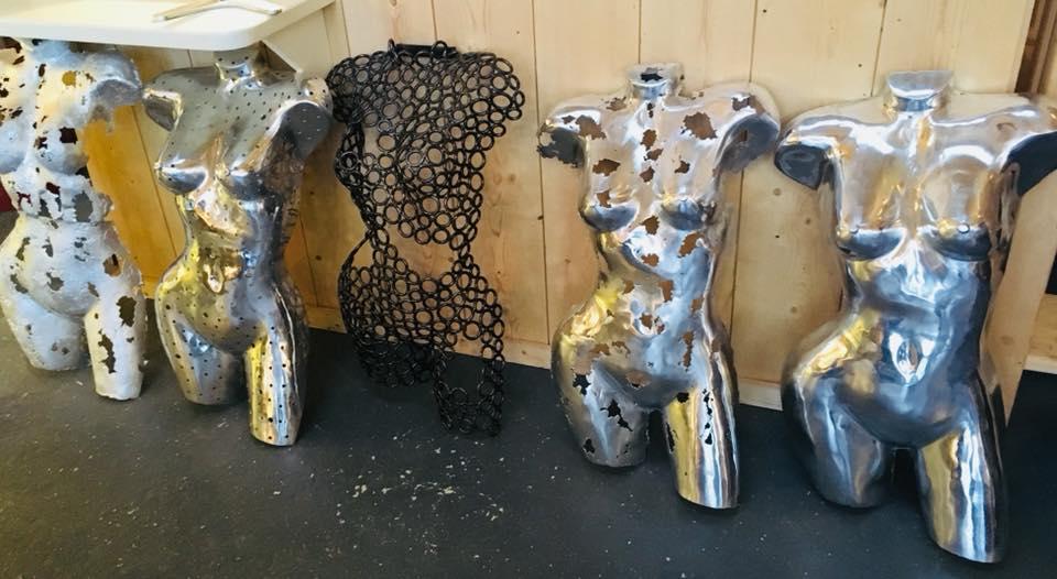 BUSTE FEMME ACIER FABRICATION ARTISANALE